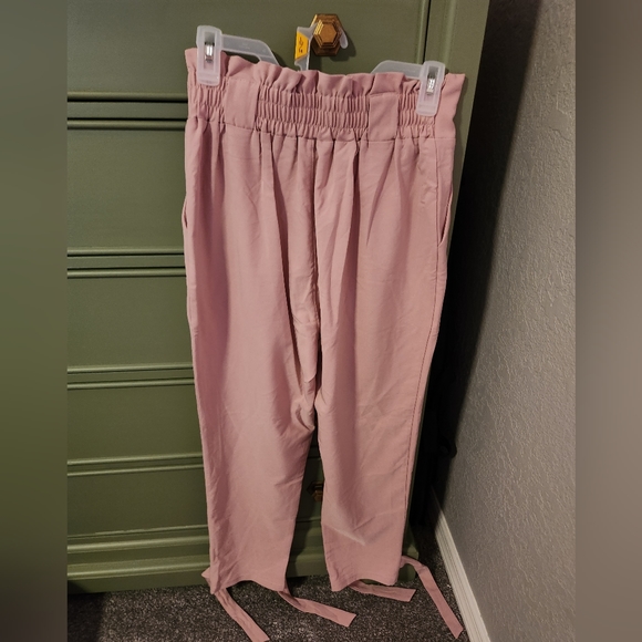 Cute paperbag pants never worn - Picture 9 of 14